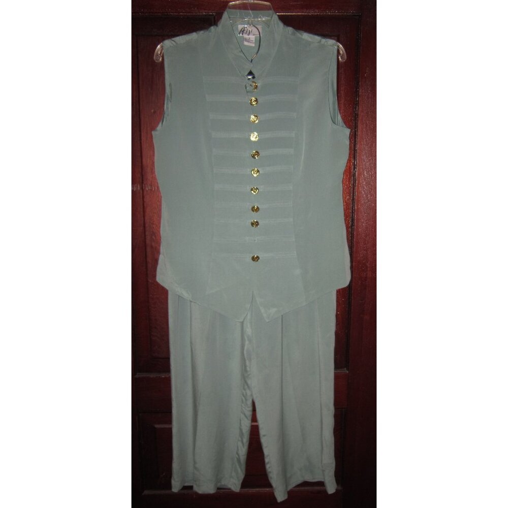 Fiji Sport M 100% Silk Pants Suit Top Blouse Shirt Sleeveless Button Sage Green